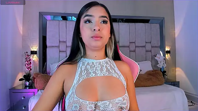 Snapshot of _SofiaCortez_ chatting on January 2025 01:14:02 PM SofiaCortez online show from January 2025 01:14:02 PM