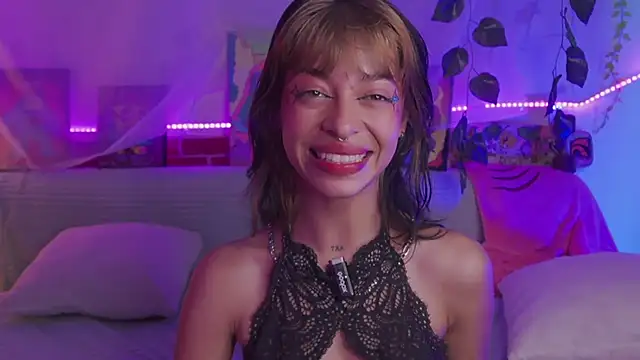 Snapshot of Kitty_arts chatting on January 2025 10:44:02 PM Kitty arts online show from January 2025 10:44:02 PM