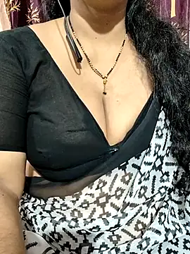 Snapshot of bhuvana555 chatting on March 2025 06:18:01 PM bhuvana555 online show from March 2025 06:18:01 PM