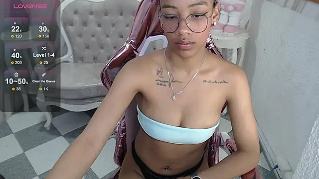 Snapshot of Violeth_b chatting on January 2025 03:54:01 PM Violeth b online show from January 2025 03:54:01 PM