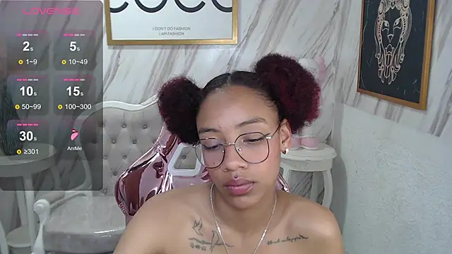 Snapshot of Violeth_b chatting on January 2025 07:00:01 PM Violeth b online show from January 2025 07:00:01 PM