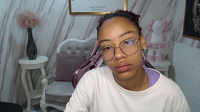 Snapshot of Violeth_b chatting on February 2025 12:39:01 PM Violeth b online show from February 2025 12:39:01 PM