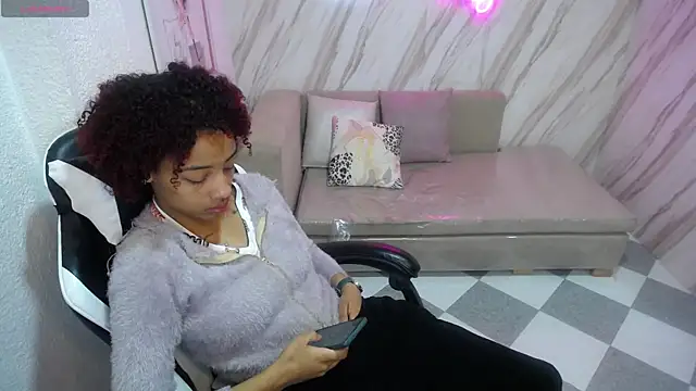 Snapshot of Violeth_b chatting on March 2025 12:50:02 PM Violeth b online show from March 2025 12:50:02 PM