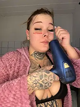 Snapshot of elina_may chatting on February 2026 08:02:01 AM elina may online show from February 2026 08:02:01 AM