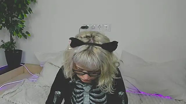 EdythElswick online show from April 2026 04:13:02 AM