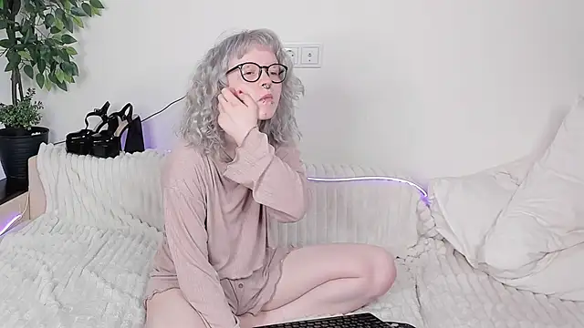 EdythElswick online show from April 2026 04:13:02 AM