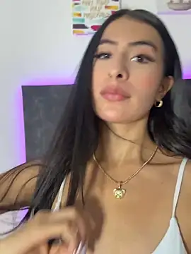 Snapshot of IssabellaLopez chatting on June 2026 05:01:02 PM IssabellaLopez online show from June 2026 05:01:02 PM