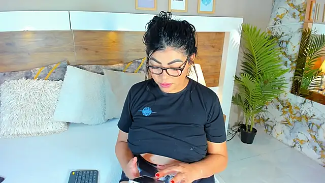 EmaBakker online show from February 2025 01:10:01 PM