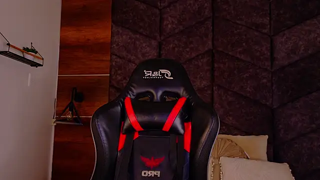 ParisFox  online show from February 2026 09:04:01 PM