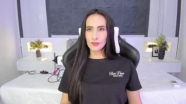 SaraGomez1 online show from October 2025 04:03:02 PM