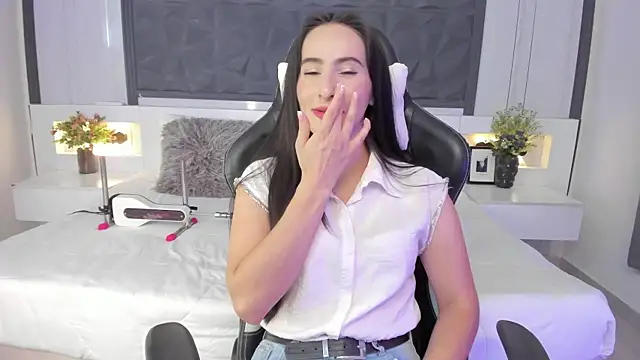 SaraGomez1 online show from November 2025 04:40:02 PM