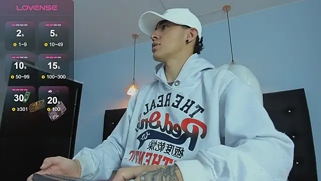 Lobo 17  online show from November 2025 03:39:01 AM