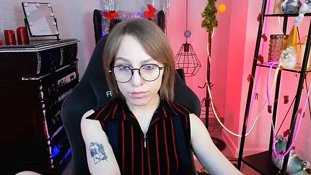 AphexQueen online show from December 2024 01:07:02 PM