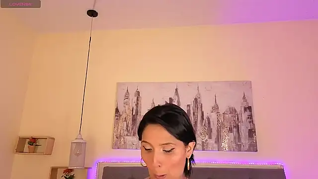 Snapshot of emily_leinner chatting on June 2026 02:00:01 AM emily leinner online show from June 2026 02:00:01 AM