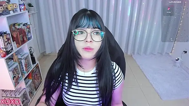 Snapshot of misshoneyxxx chatting on May 2026 12:04:02 PM misshoneyxxx online show from May 2026 12:04:02 PM