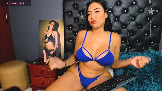 catalinamuss  online show from April 2026 09:39:33 PM