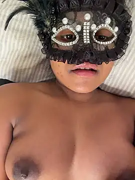 Bella Luna18 online show from December 2025 05:51:02 PM