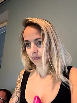 Snapshot of Annelibre chatting on October 2025 06:00:01 AM Annelibre online show from October 2025 06:00:01 AM