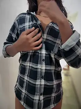 Snapshot of DiyAsingHh chatting on April 2026 01:05:02 AM DiyAsingHh online show from April 2026 01:05:02 AM