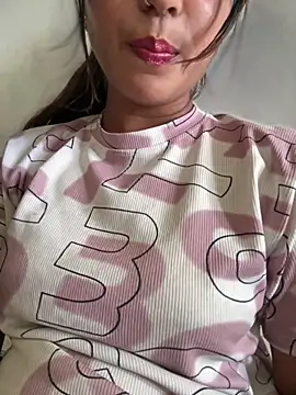 Snapshot of DiyAsingHh chatting on April 2026 10:22:02 AM DiyAsingHh online show from April 2026 10:22:02 AM