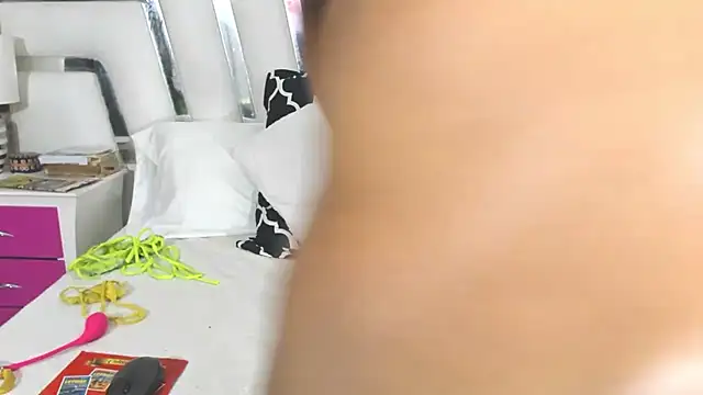 SaraaJhons online show from March 2025 07:59:01 PM