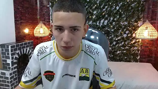 JackSwan18 online show from December 2024 01:11:02 PM