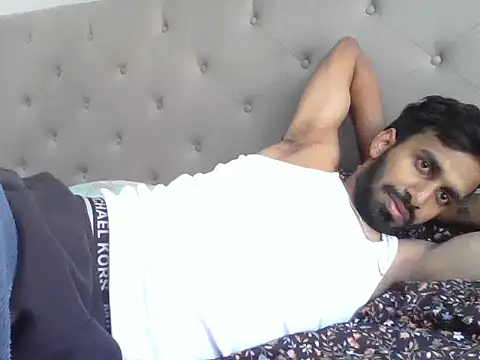 skinny  boy   online show from November 2025 04:17:02 PM