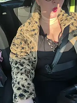 Snapshot of queenpeachi chatting on December 2024 01:06:01 PM queenpeachi online show from December 2024 01:06:01 PM