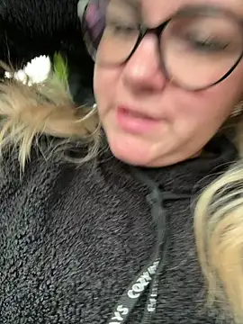 Snapshot of queenpeachi chatting on December 2024 10:24:01 AM queenpeachi online show from December 2024 10:24:01 AM