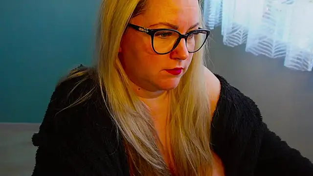 Snapshot of queenpeachi chatting on December 2024 10:12:02 AM queenpeachi online show from December 2024 10:12:02 AM