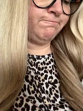 Snapshot of queenpeachi chatting on January 2025 12:31:02 PM queenpeachi online show from January 2025 12:31:02 PM