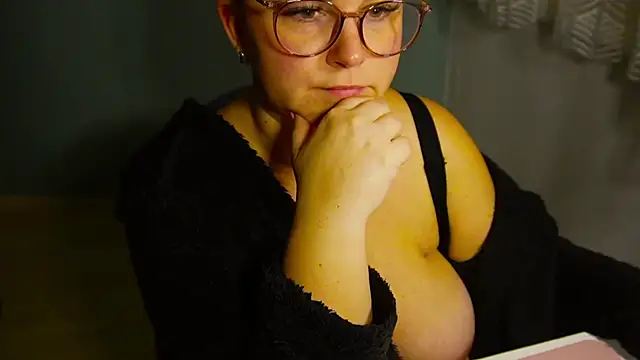 Snapshot of queenpeachi chatting on January 2025 05:18:01 PM queenpeachi online show from January 2025 05:18:01 PM