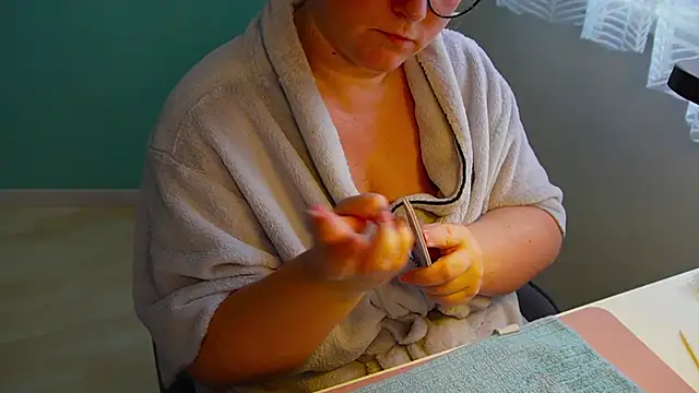 Snapshot of queenpeachi chatting on February 2025 10:11:02 AM queenpeachi online show from February 2025 10:11:02 AM