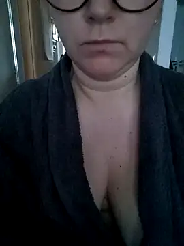 Snapshot of queenpeachi chatting on February 2025 06:32:02 AM queenpeachi online show from February 2025 06:32:02 AM