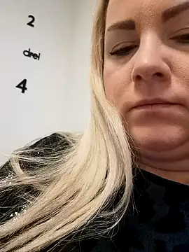 Snapshot of queenpeachi chatting on February 2025 05:14:02 AM queenpeachi online show from February 2025 05:14:02 AM