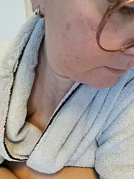 Snapshot of queenpeachi chatting on February 2025 05:23:01 AM queenpeachi online show from February 2025 05:23:01 AM