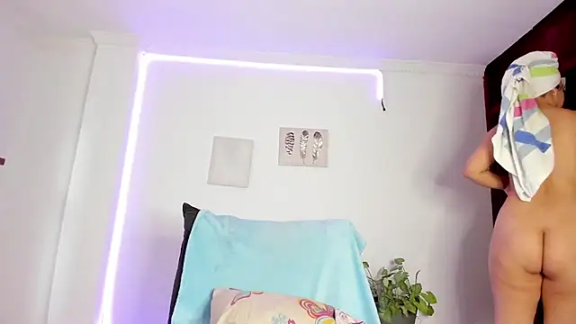 anniesweet- online show from November 2025 01:43:01 PM