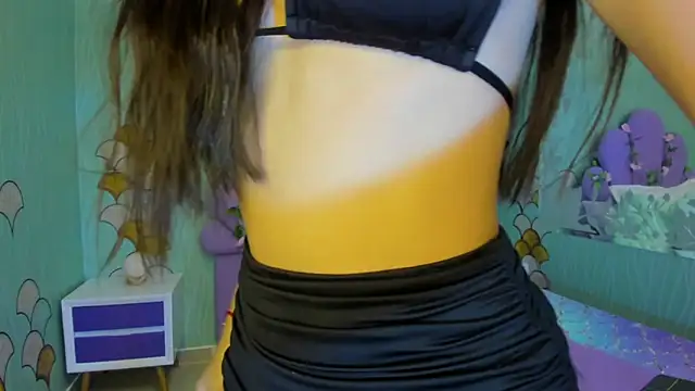 Snapshot of Skinny_Linda chatting on January 2025 01:19:02 PM Skinny Linda online show from January 2025 01:19:02 PM