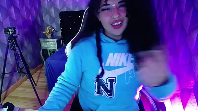 Sofiacowperx online show from February 2025 08:33:01 PM