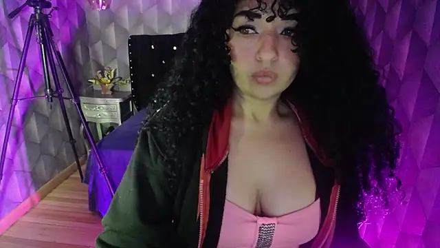 Sofiacowperx online show from February 2025 04:56:02 PM