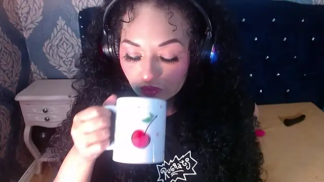 Snapshot of Sofiacowperx chatting on April 2026 01:27:02 PM Sofiacowperx online show from April 2026 01:27:02 PM