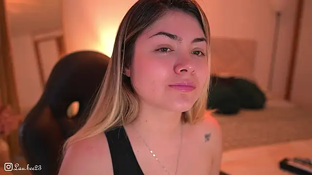 Lau Bee online show from November 2025 03:38:02 PM