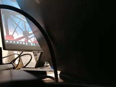 steelwings1976 online show from December 2025 11:09:02 PM