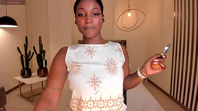 SavannahStorm online show from November 2025 01:17:02 PM