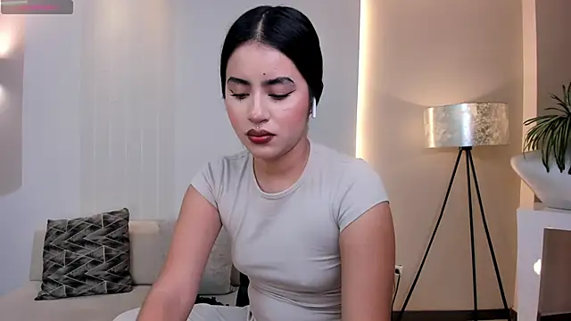 IsabellaHill  online show from December 2024 05:32:01 PM