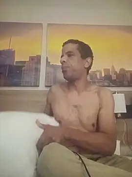 Snapshot of Tjskigh chatting on October 2025 02:28:01 AM Tjskigh online show from October 2025 02:28:01 AM