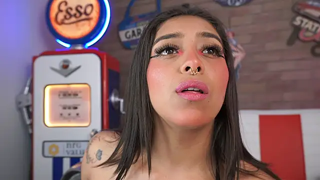 miss collins online show from April 2026 06:02:01 PM