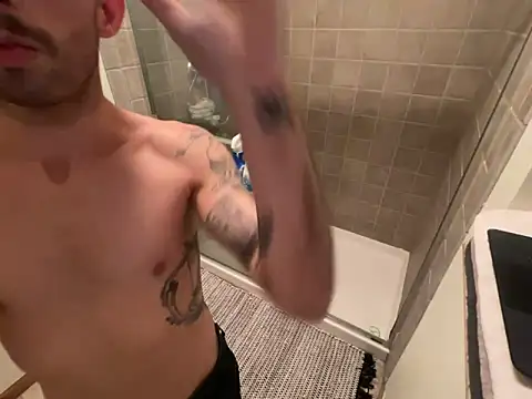 Snapshot of RuffClvb chatting on February 2025 04:43:01 AM RuffClvb online show from February 2025 04:43:01 AM