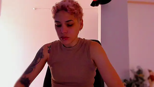 Charlee pink online show from December 2025 07:43:01 PM