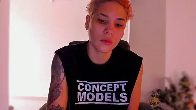 Charlee pink online show from December 2025 04:37:02 PM